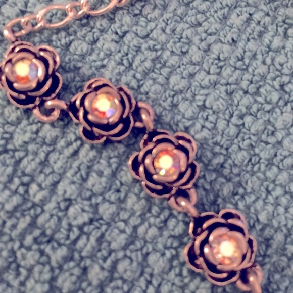 Silver necklace with flowers/crystals - Picture 2 of 2